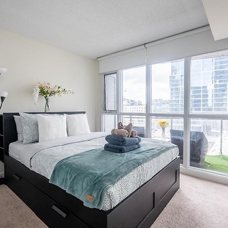 Stunning Luxurious Lakeview Condo By Cn Tower Toronto Extérieur photo