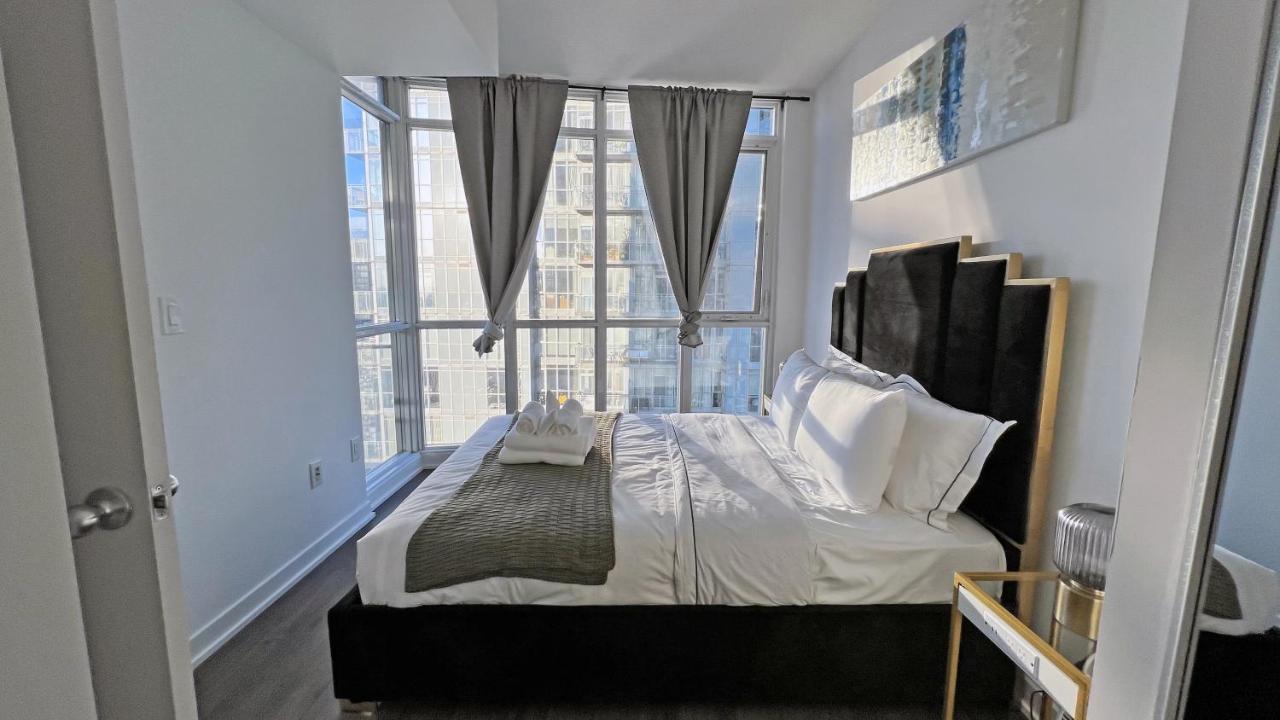 Stunning Luxurious Lakeview Condo By Cn Tower Toronto Extérieur photo