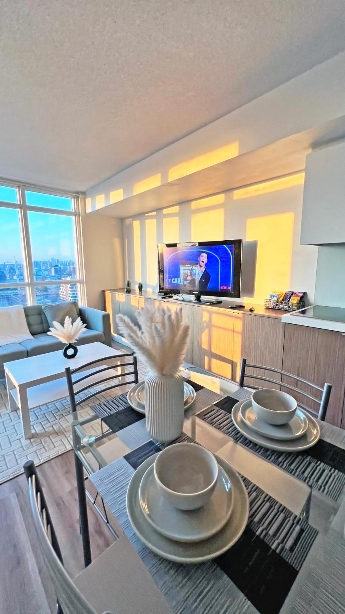 Stunning Luxurious Lakeview Condo By Cn Tower Toronto Extérieur photo